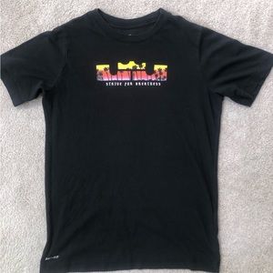 Lebron James Nike black youth XL t shirt
